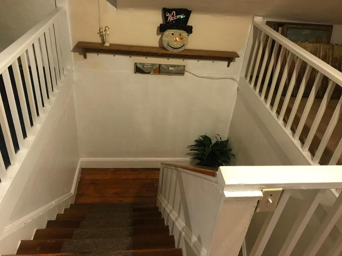 5 Star Victorian Mansion-downtown No Locals Bed and breakfast