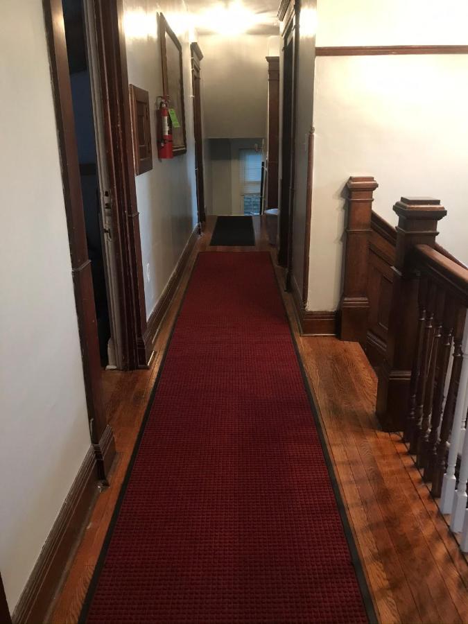 5 Star Victorian Mansion-downtown No Locals Bed and breakfast Erie