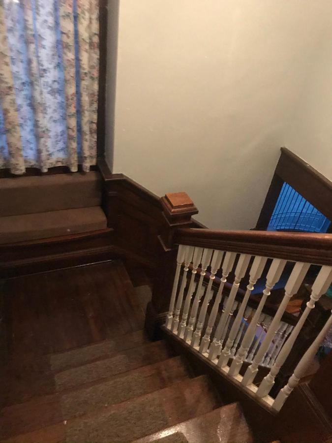 Bed and breakfast 5 Star Victorian Mansion-downtown No Locals