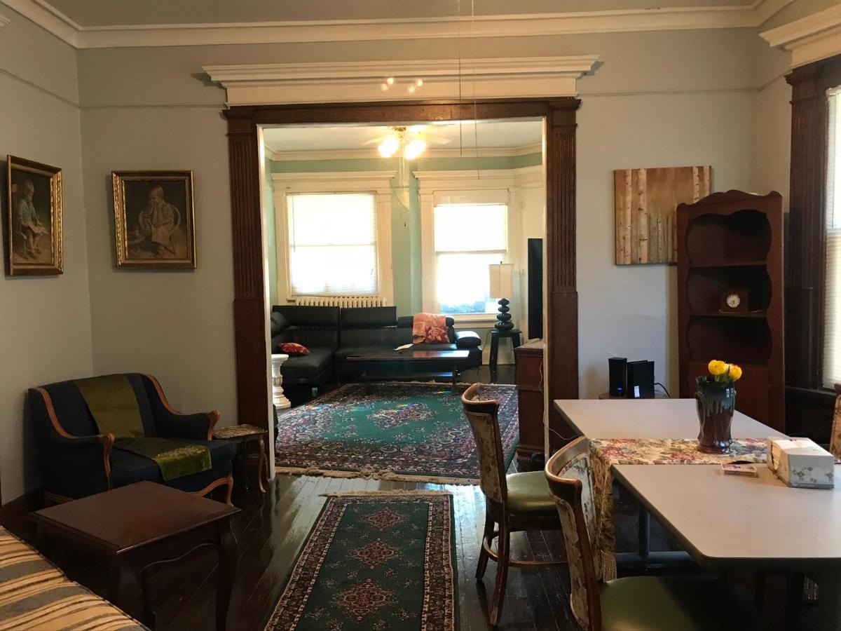 5 Star Victorian Mansion-downtown No Locals Bed and breakfast Erie