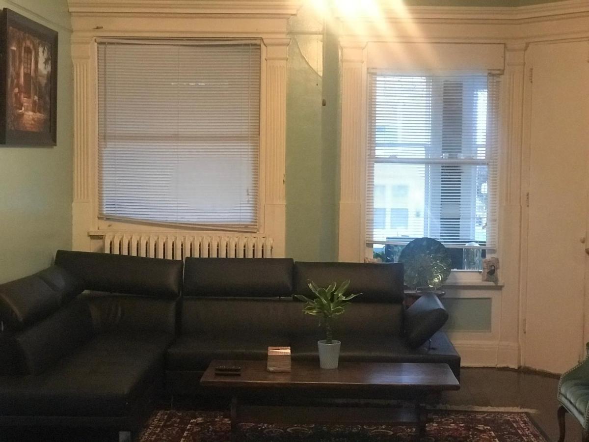 5 Star Victorian Mansion-downtown No Locals Bed and breakfast Erie