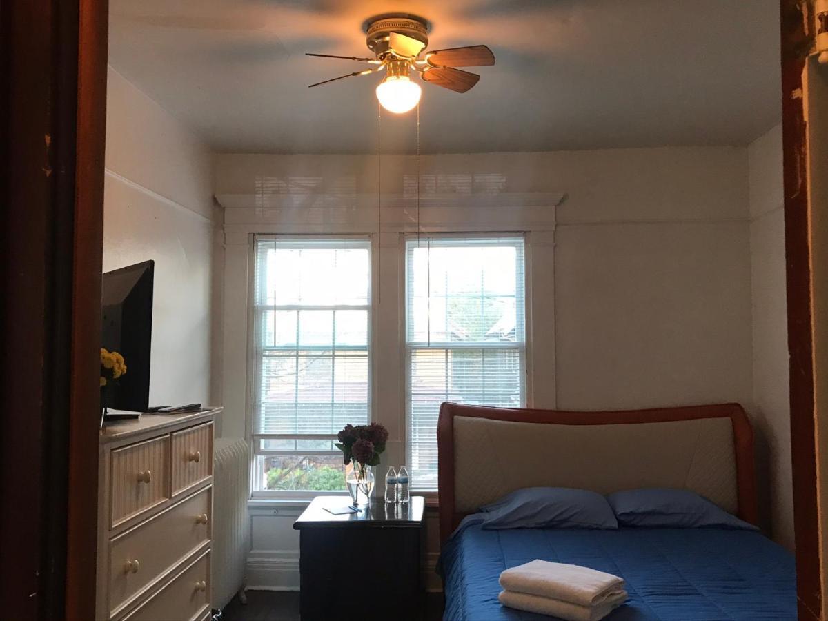 5 Star Victorian Mansion-downtown No Locals Bed and breakfast