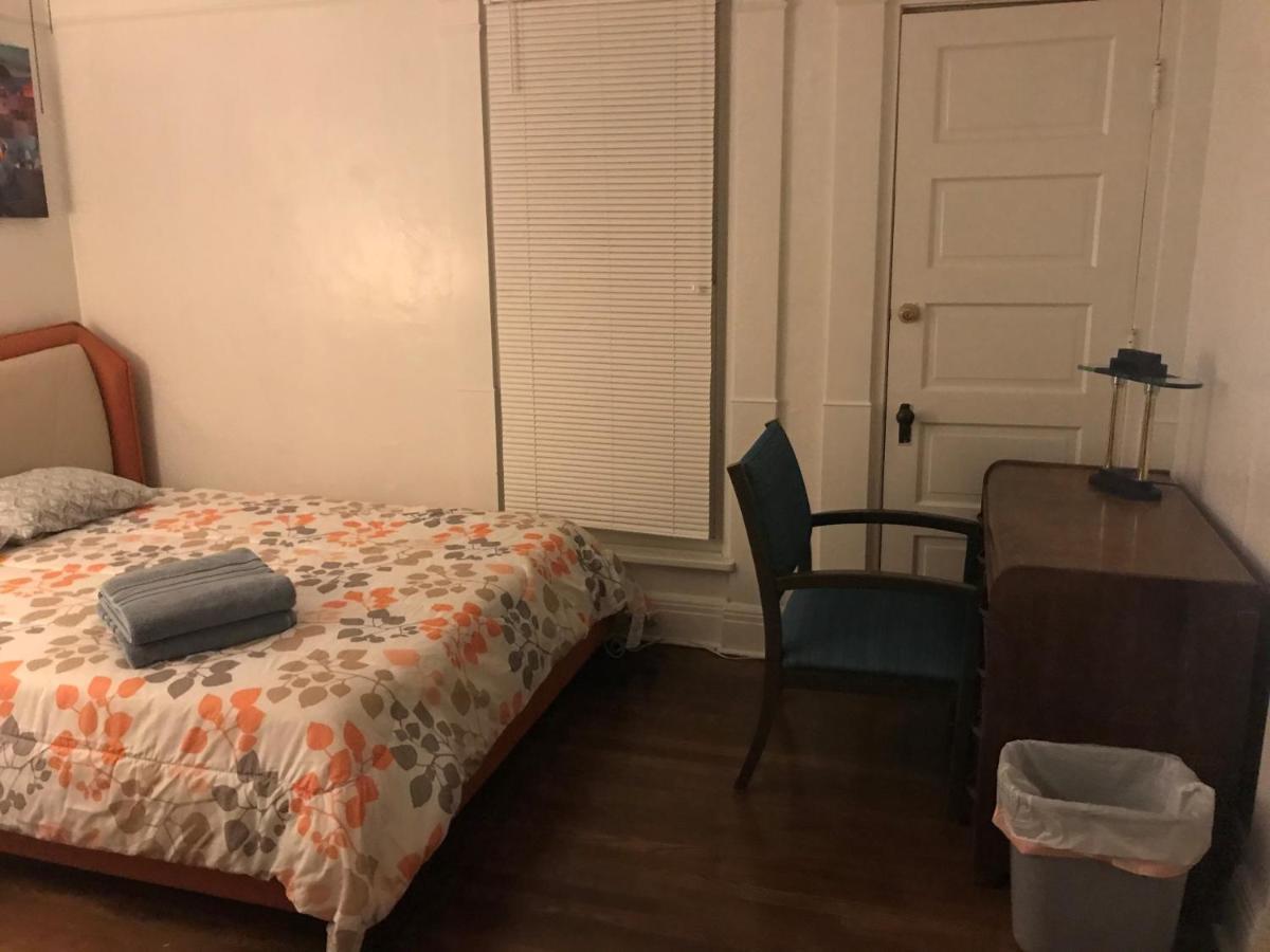 5 Star Victorian Mansion-downtown No Locals Bed and breakfast