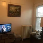 5 Star Victorian Mansion-Downtown No Locals